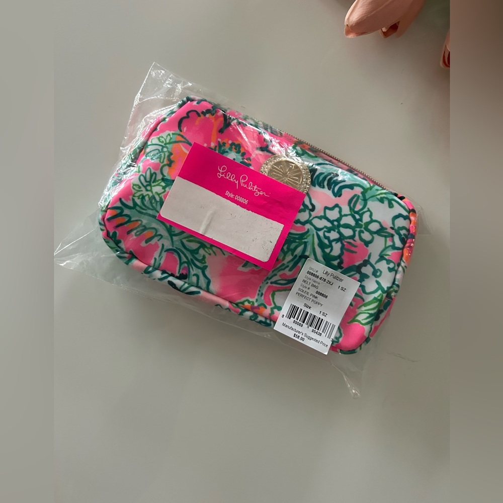 Lilly Pulitzer belt bag - Picture 7 of 8